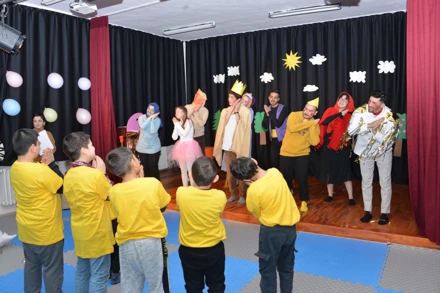 Lösemiyi yenen minik kahramanlar, Eğitim Fakültesinde bilimsel yolculuğa çıktı